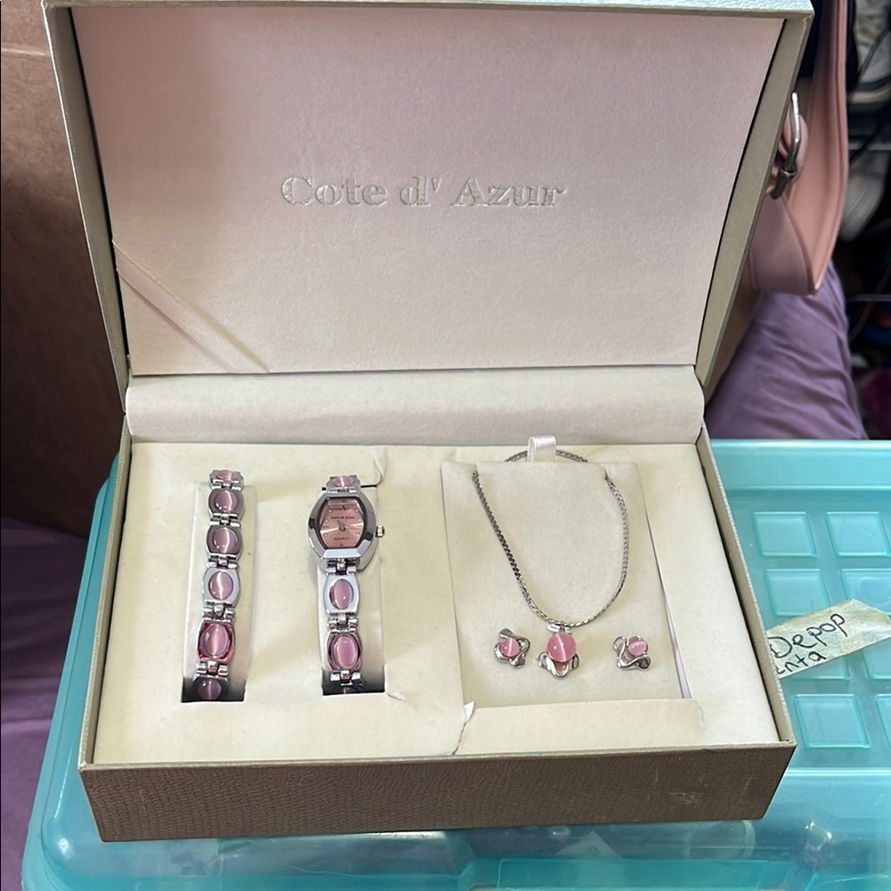 Elegant Pink and Silver Bracelet